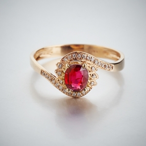 18K金镶钻红宝石戒指
