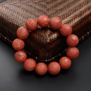 满肉柿子红南红俏雕手串