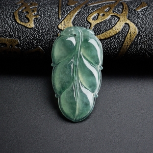 冰糯种晴水翡翠树叶吊坠