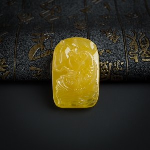 鸡油黄金绞蜜蜜蜡年年有余吊坠