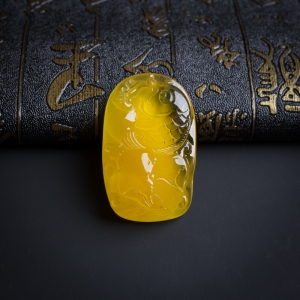 鸡油黄金包蜜连年有余吊坠