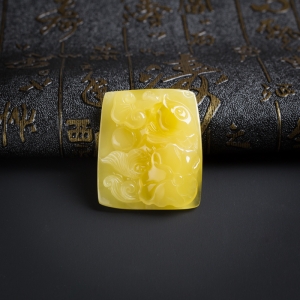 满蜜鸡油黄蜜蜡连年有余吊坠