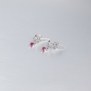 18K金镶钻红宝石耳钉