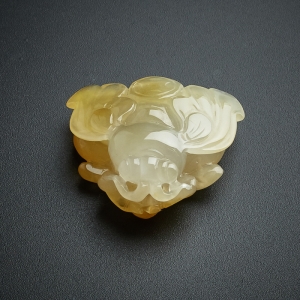 糯种黄翡蜜蜂吊坠