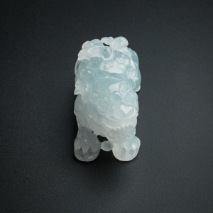 冰糯种浅绿翡翠貔貅吊坠