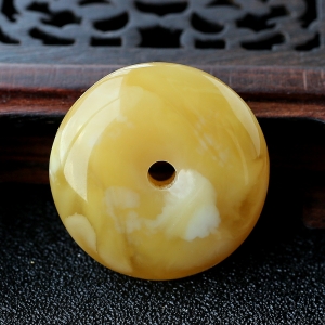 蜜蜡平安扣吊坠