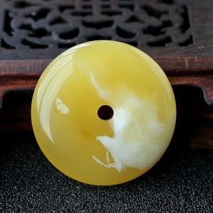 蜜蜡平安扣吊坠