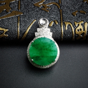 18K金镶钻冰糯种花绿翡翠吊坠