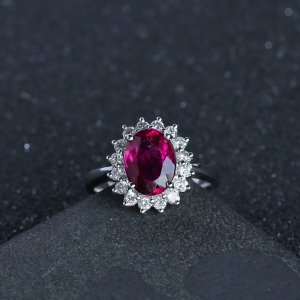 18K白金镶钻红碧玺戒指