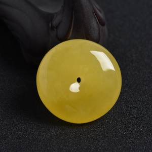 鸡油黄蜜蜡平安扣