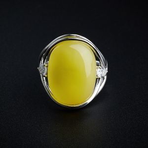 银镶满蜜鸡油黄蜜蜡戒指