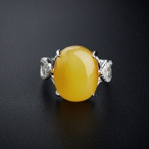 银镶满蜜鸡油黄蜜蜡戒指