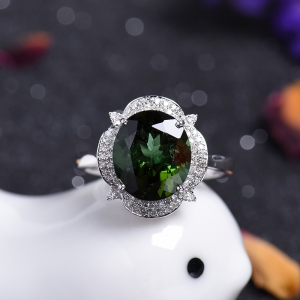 18K金镶钻碧玺戒指