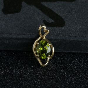 18K金镶橄榄石吊坠
