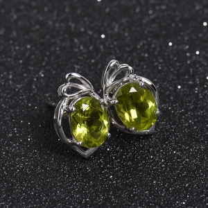 18K白金镶橄榄石耳坠