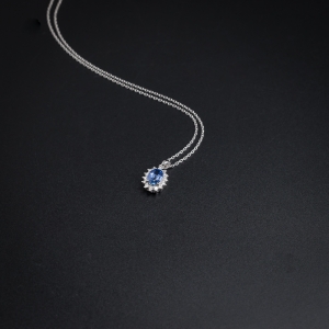 18K金镶钻蓝宝石项链