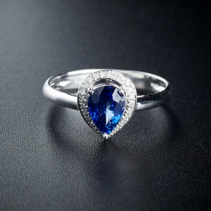 18K金镶钻蓝宝石戒指