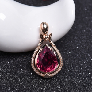 18K金镶钻碧玺吊坠