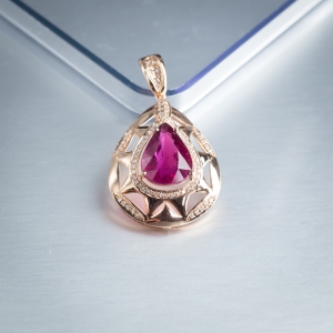 18K金镶钻碧玺吊坠