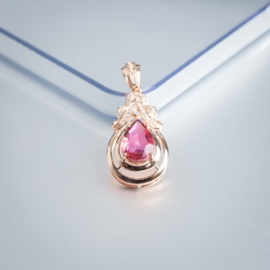 18K金镶钻碧玺吊坠