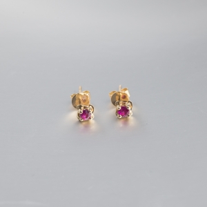 18K金镶钻红宝石耳钉