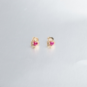 18K金镶钻红宝石耳钉