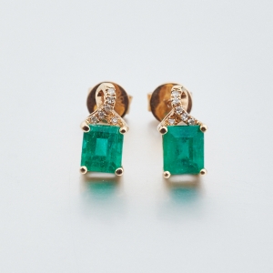 18K金镶钻祖母绿耳钉