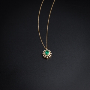 18K金镶嵌祖母绿项链