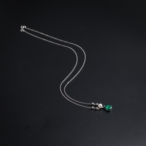 18K金镶嵌祖母绿项链