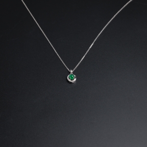 18K白金镶嵌祖母绿项链