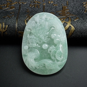 冰糯种浅绿翡翠龙牌吊坠