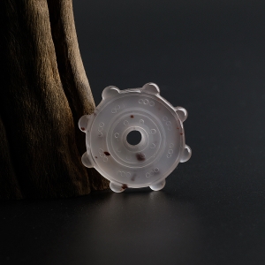 冰飘南红法轮扣吊坠