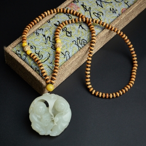 和田玉籽料和合二仙吊坠