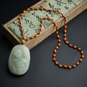 和田玉籽料童子戏佛吊坠