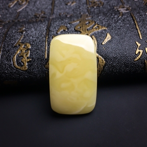 满蜜蜜蜡方牌吊坠