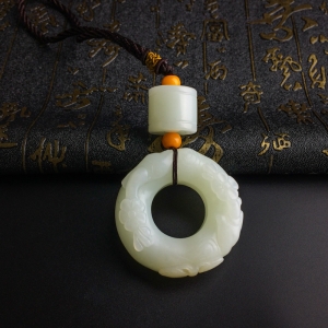 和田玉蝶恋花手把件
