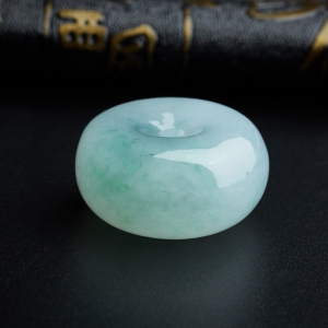 冰糯种浅绿翡翠平安扣吊坠