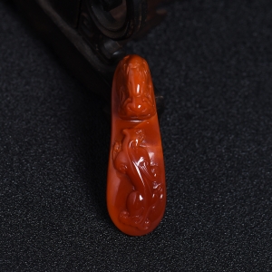 南红望子成龙吊坠