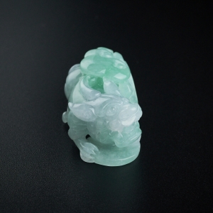 糯种浅绿翡翠貔貅吊坠