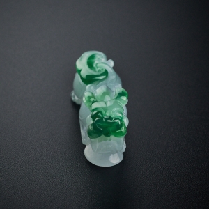冰糯种带绿翡翠貔貅吊坠