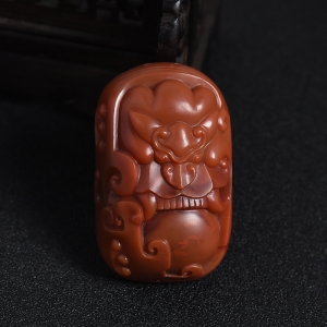 南红龙吐珠挂件