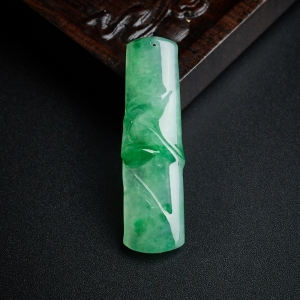 冰糯种飘翠翡翠竹节吊坠