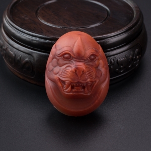 玫瑰红南红兽头吊坠