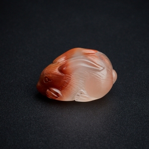 九口冰飘南红立体兔吊坠