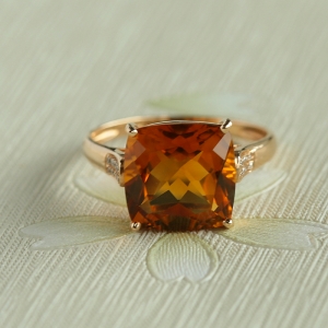 18K金镶钻黄水晶戒指