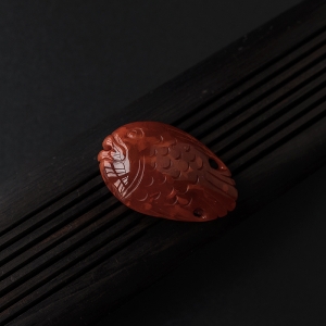 川料玫瑰红南红鱼吊坠