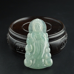 糯冰种浅绿翡翠观音吊坠