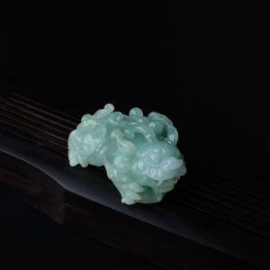 糯种苹果绿翡翠貔貅吊坠