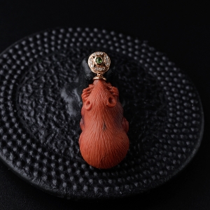 18K金镶南红老鼠吊坠