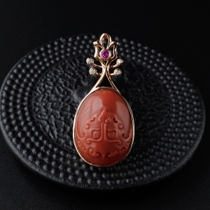 18K金镶南红仿古琵琶吊坠